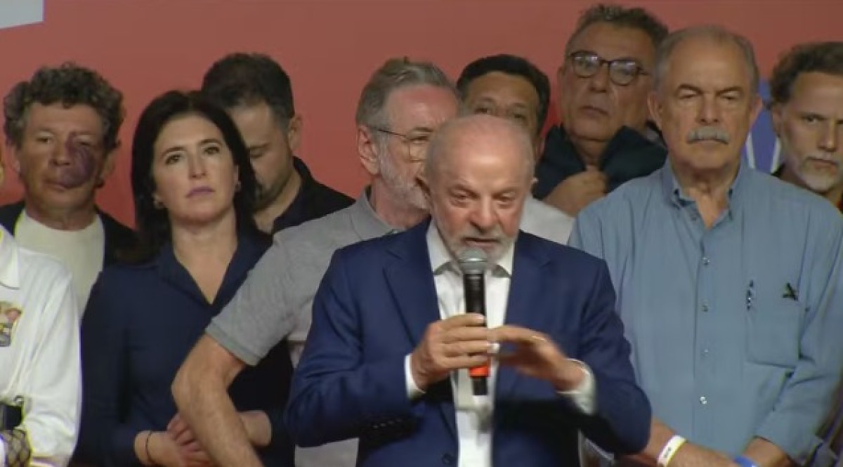 Lula fala após ir para 2º turno